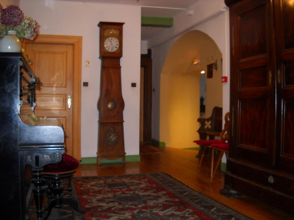 Hotel Gilg Миттельбергайм Экстерьер фото